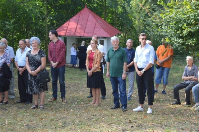 Градоначелница Душанка Голубовић са сарадницима на освећењу водице у Стапару