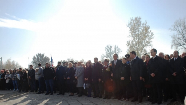 Свечаној академији присуствовали су представници Републике, АП Војводине, града Сомбораа, ученсици НОР-а, грађани Бездана, Сомбора, Кљајићева, Б. Моноштора и осталих села са територије града