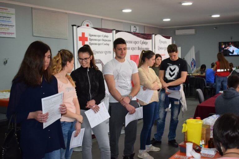 Средњошколци у хуманој мисији добровољног давалаштва крви