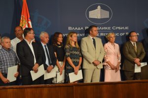 Градоначелница Сомбора Душанка Голубовић и остали потписници Уговора