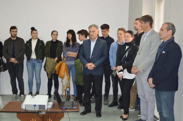 Милан Стојков главни урбаниста града Сомбора отвара изложбу