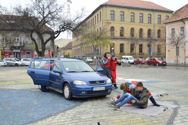 Симулација саобраћајне незгоде и пружање прве помоћи настрадалима, до доласка Хитне медецинске службе