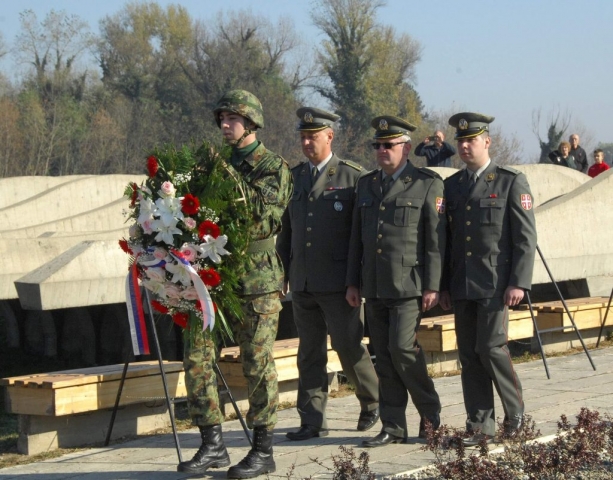 Делегација Војске републике Србије полаже венац