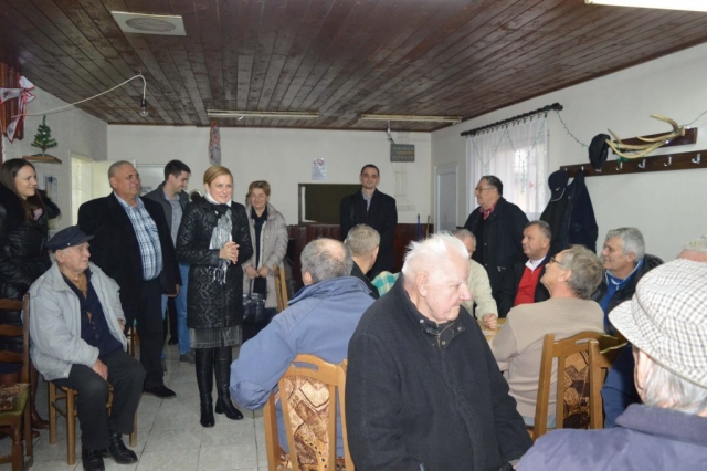 Градоначелница Душанка Голубовић у посети Клубу пензионера Бездан