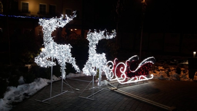 Само један од новогодишњих украса са сомборских улица