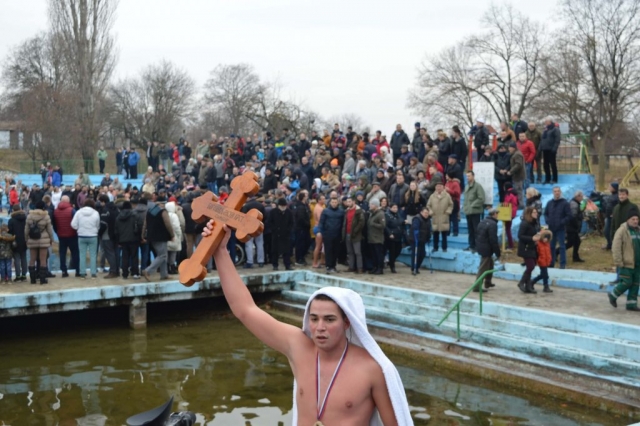 Давид Шешевић победник богојављенског пливања за Часни крст 2019. године