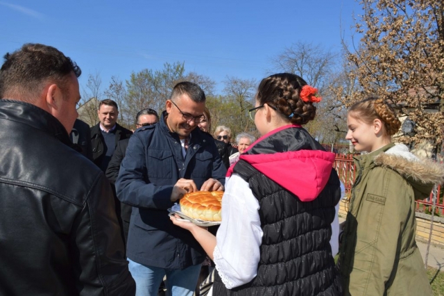 Со и погача по старом српском обичају за госте