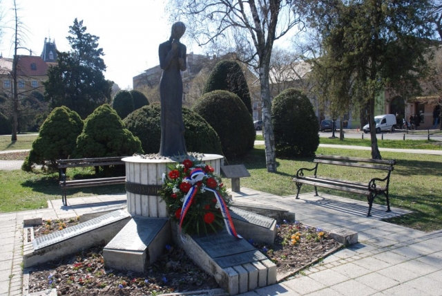 Споменик жртвама ратова 1990-1999. године у Парку хероја