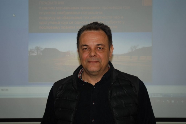 Милош Вукелић испред WWF, аутор „Приручника за регистрацију малих произвођача хране животињског порекла“