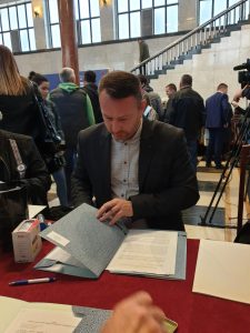Дарко Радуловић, градски већник за област пољопривреде потписао уговоре по основу 3 конкурса из области унапређења и коришћења пољопривредног земљишта