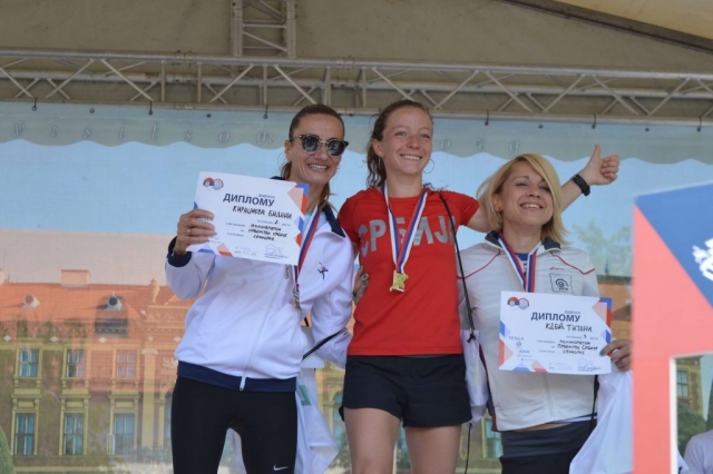Биљана Кираџијева(друго место), Катарина Похлод (прво место) и Тијана Кабић (треће место) су биле најбрже у женској конкуренцији полумаратона