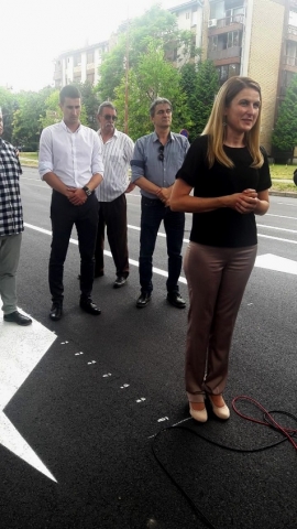 Градоначелница Сомбора Душанка Голубовић са сарадницима пустила у саобраћај реконструисани део Стапарског пута