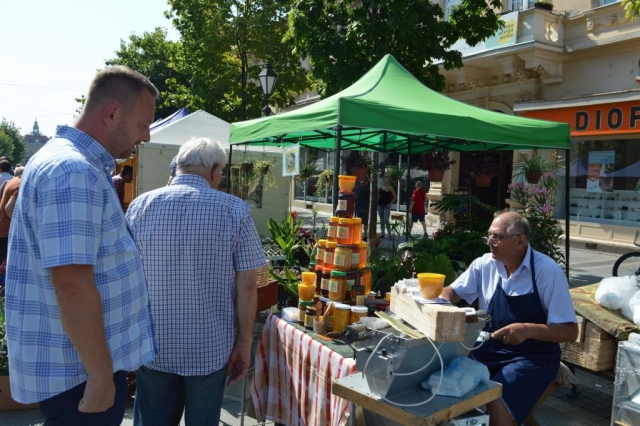 Градски већник за област пољопривреде Дарко Радуловић посетио Међународни сајам пчеларства