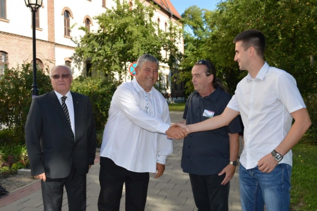 Председник Националног савета мађарске националне мањине Јене Хајнал, председник Асоцијације за развој Западнобачког округа „Подунавље“ Петер Иштван члан Градског већа града Сомбора Силард Јанковић и заменик градоначелнице Сомбора Антонио Ратковић