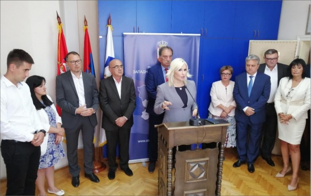 Министарка  Михајловић одржала је састанак са начелником Западнобачког управног округа, Душаном Марјаном и представницима локалних самоуправа Сомбора, Апатина, Куле и Оџака