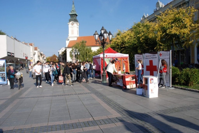 Локални координациони тим за борбу против трговине људима, чији је саставни део Црвени крст Сомбор, организовао је манифестацију у циљу подизања свести јавности о проблему и последицама трговине људима