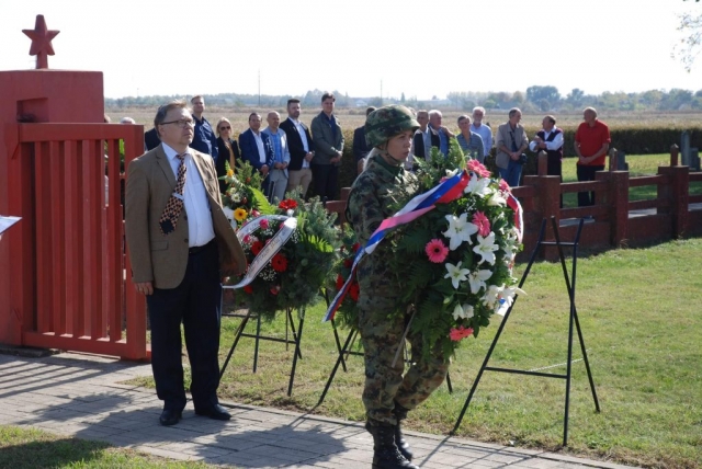 На споменик Црвеноармејаца венац је положио Александар Николајевич Конанихин,  први секретар Амбасаде Руске Федерације