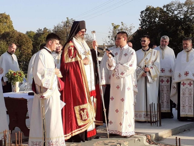 Преосвећени владика Исихије истакао је присутним грађанима да је  велика радост житеља једног села, какво је Кљајићево, да после више деценија добије православни храм. То је тежња која коначно долази до испуњења