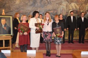 Градоначелница Сомбора Душанка Голубовић са добитницама награде „Аврам Мразовић“