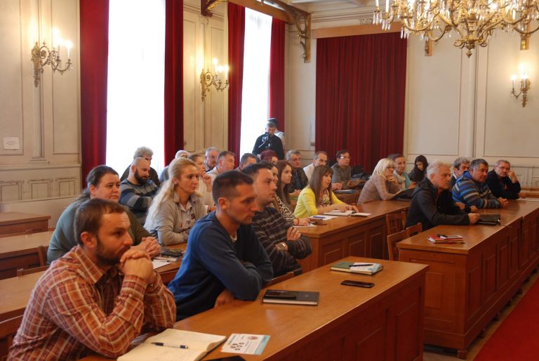 Први састанак одржан је у Великој сали Скупштине града Сомбора у уторак 5. новембра за грађане и представнике градских месних заједница