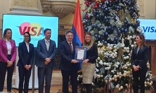 Градоначелница Сомбора Душанка Голубовић примила је признање за освојено 4. место у такмичењу „Шампиони безготовинског плаћања“