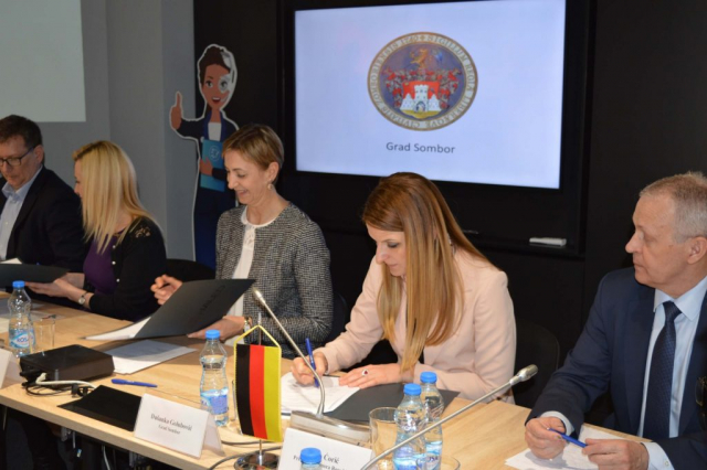 Градоначелница Сомбора Душанка Голубовић  потписала Споразум о сарадњи на пројекту „Унапређења општинских услуга у Србији и БиХ увођењем ChatBot апликације.