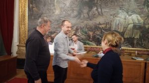 Уручивање уговора о садњи лаванде за 28 чланица удружења „Лаванград“ Уручивање уговора о садњи лаванде за 28 чланица удружења „Лаванград“