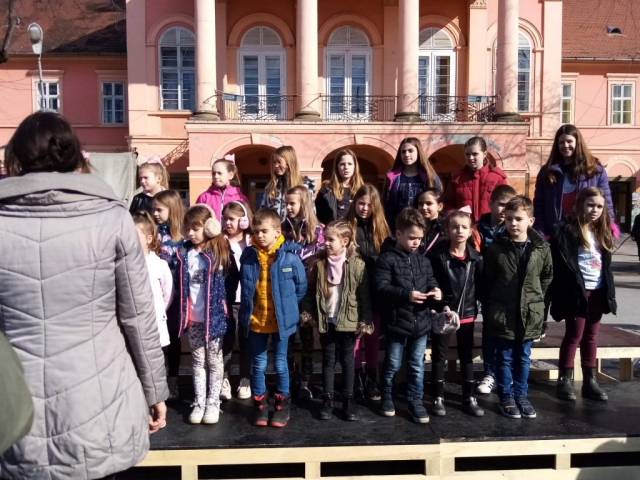 Данашњи скуп улепшала су деца чланови хора „Шарени вокали“.