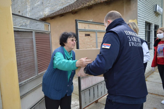 Подела пакета подршке пензионерима у Стапару