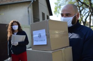 Пакете подршке пензионерима обезбедио је Штаб за ванредне ситуације Града Сомбора Пакете подршке пензионерима обезбедио је Штаб за ванредне ситуације Града Сомбора