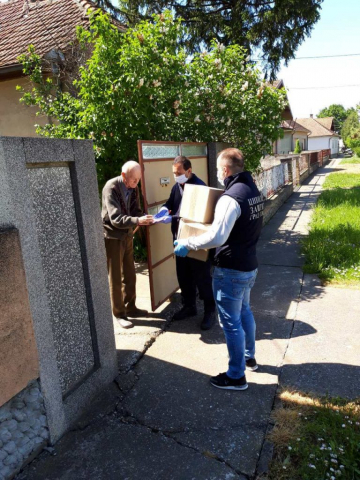 Подела пакета подршке пензионерима у Чонопљи