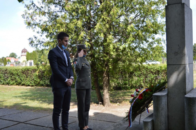 Полагање венца на Споменик партизанским борцима