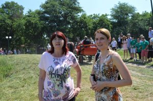 Председница Удружења љубитеља коња „Западна Бачка“ Маријана Маричић и градоначелница Сомбора Душанка Голубовић Председница Удружења љубитеља коња „Западна Бачка“ Маријана Маричић и градоначелница Сомбора Душанка Голубовић
