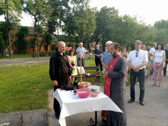 Богослужење на Видовданском тргу у Сомбору