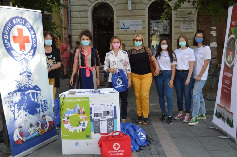 Представници Града Сомбора, Савета за здравље, Завода за јавно здравље и Црвеног крста у акцији промовисања здравих стилова живота