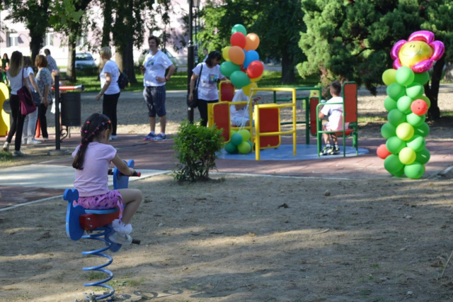 Фотографија са отварања игралишта - из архиве